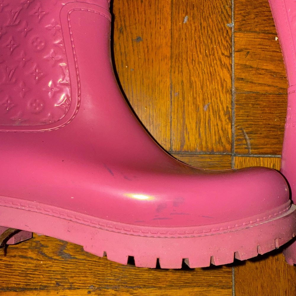 Authentic Louis Vuitton Women's Pink Rain Boots size 39 - Picture 4 of 7